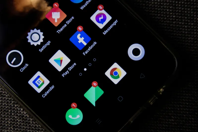 The Little Red Dot That Broke Our Brains: How Push Notifications Turned Our Phones Into Tiny Anxiety Machines